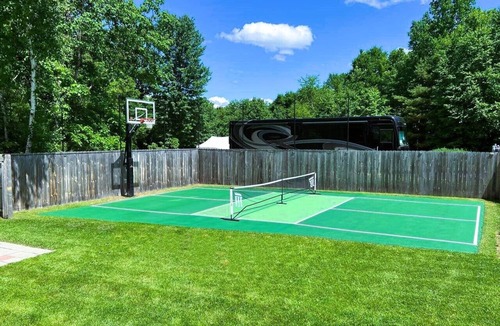 Warrensburg House | NEW-2024 Private Pickleball Court!