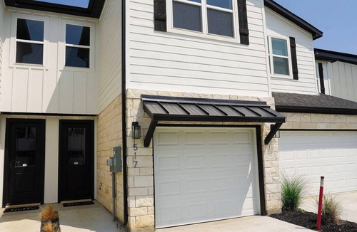 Stephenville House | New 2025 Luxury Townhome Next to Tarleton State
