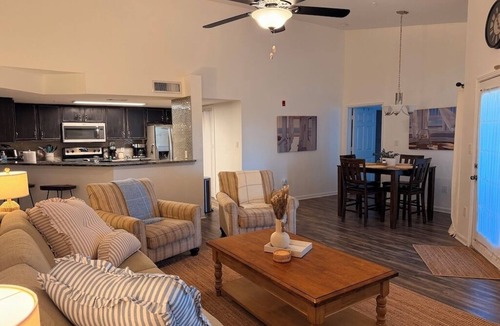 Clearwater Apartment | NEW 2026 Avalon Gated Community Parking Pool Close to Beach Fast Wifi
