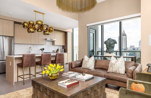 Midtown Apartment | *New* 26th Floor Corner - Goldfinger by ALR