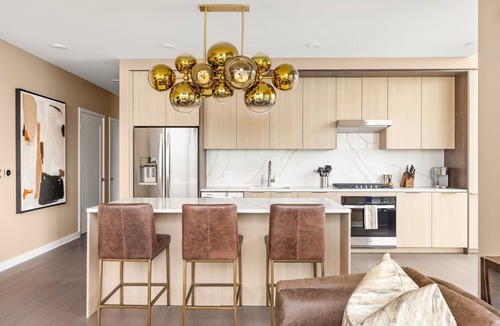 Midtown Apartment | *New* 26th Floor Corner - Goldfinger by ALR