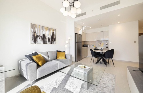 Downtown Dubai Apartment | New 2B | Burj Khalifa | Dubai Mall | 2 Pools | Gym