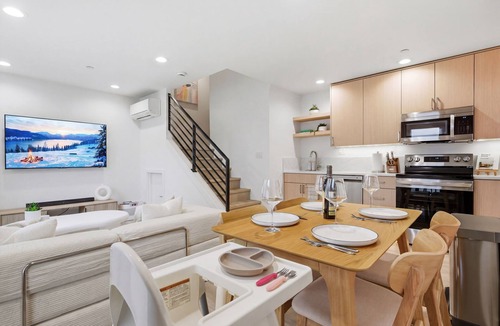 Fremont House | NEW! 2B2BA Modern Fremont Home w/Parking & Rooftop, BBQ, AC, Built in 2024