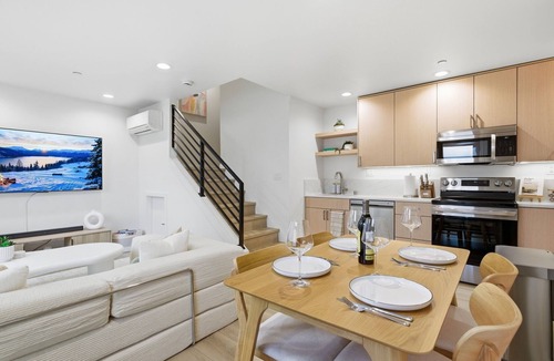 Fremont House | NEW! 2B2BA Modern Fremont Home w/Parking & Rooftop, BBQ, AC, Built in 2024