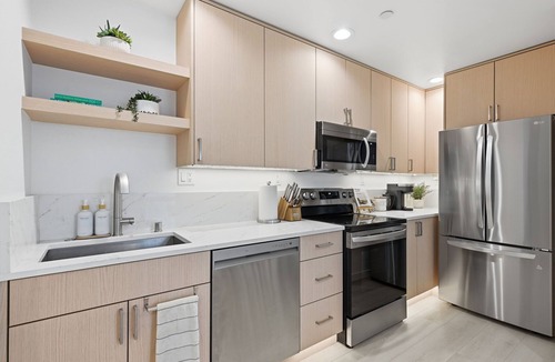 Fremont House | NEW! 2B2BA Modern Fremont Home w/Parking & Rooftop, BBQ, AC, Built in 2024