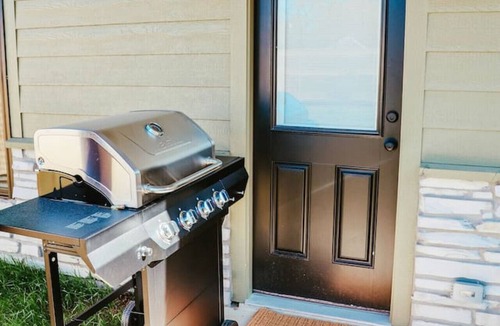 Paris House | New 2BR, 2B, 251 11th NE unit #2