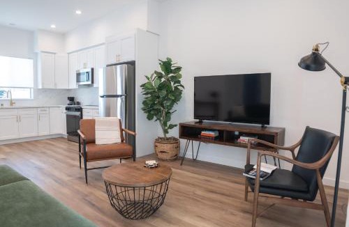 North Hollywood House | New 2BR Family Home Nr Universal
