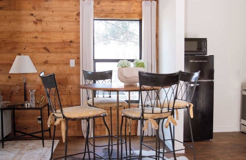 Burton House | NEW | 2BR + Firepit | Minutes to Town + Shops