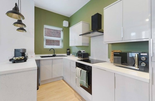 Hartlepool House | New! 2BR in Gladstone