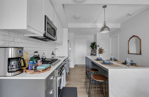 Kensington Apartment | New 2BR King suite| Kensington| UG Parking| Banff