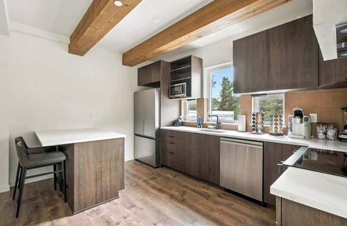 Kerns Condo | New 2BR Luxury Stay Walkable Best Location