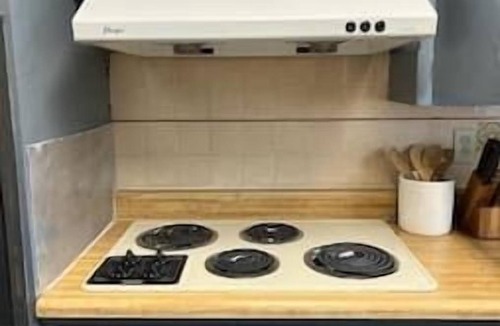 Richmond Annex Apartment | New 2BR w/Free Parking & Laundry