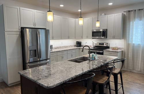 Harvard House | New 3 bdrm home! quiet, single level with open floor plan. 10 min. from Moscow.