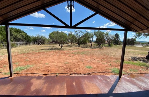 Buffalo Gap House | New 3 bed 2 bath Abilene Country House on 2 acres