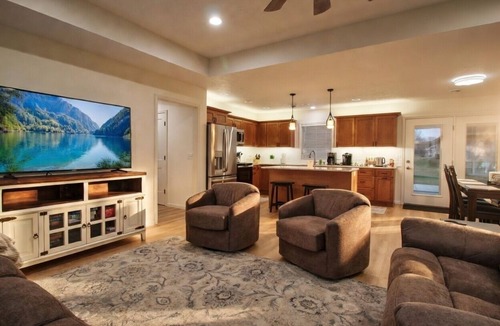 Clarinda House | New 3-bed/2 bath home with Game Room, Screened Porch and Firepit.