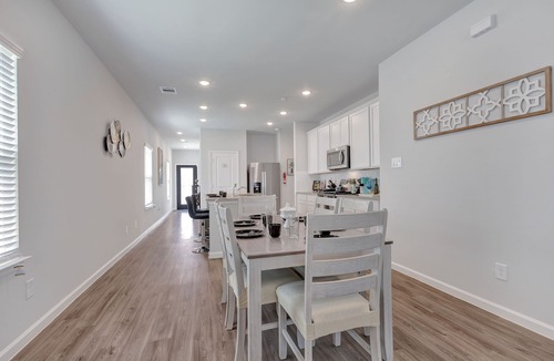 Magnolia House | New - 3 bed 2 Bath house in Magnolia with Fast Wifi- Garage Parking