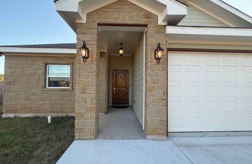 Granite Shoals House | New 3 Bed 2 Bath Home in Granite Shoals Short Walk to Lake LBJ-Pet Friendly