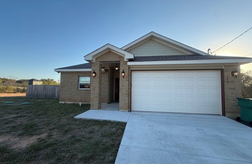 Granite Shoals House | New 3 Bed 2 Bath Home in Granite Shoals Short Walk to Lake LBJ-Pet Friendly