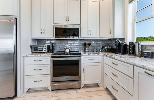 East End House | NEW 3 BR 4.4 Bath Heated Pool plus Elevator