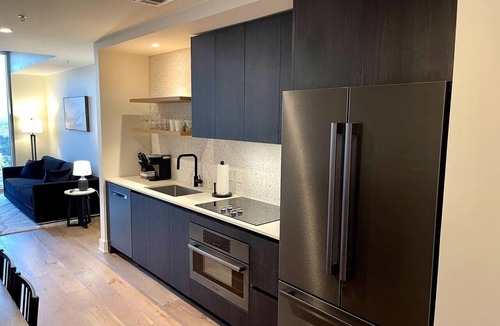 Rainey Street Historic District Apartment | New 32nd floor Penthouse condo | Rooftop pool