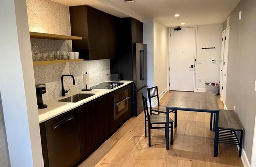 Rainey Street Historic District Apartment | New 32nd floor Penthouse condo | Rooftop pool