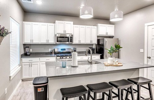 Midwest City House | New 3B/2.5B In Heart Of MW City