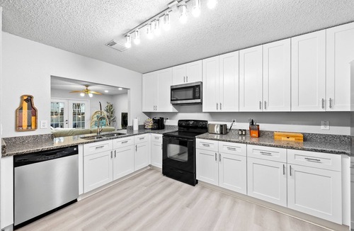 New Territories Villa | New! 3B2B Villa, Pool, BBQ, Firepit, Yard Games, Bunk Bed, Family & Pet Friendly