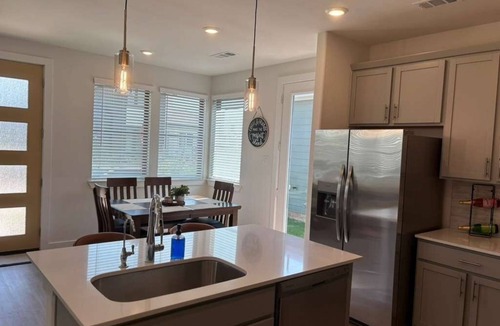 Richmond Cottage | New 3BR 2.5Bath Indigo Home With Private Balcony!