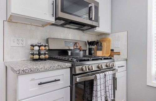 Hazel Park House | New!3BR/2BA Home in the Vibrant City of Hazel Park