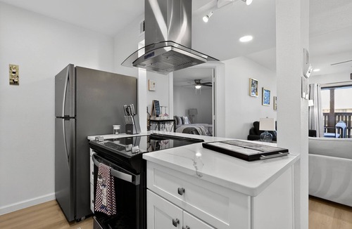 South Main Condo | NEW 3BR Condo Walk to NRG Stadium Gated + Parking!