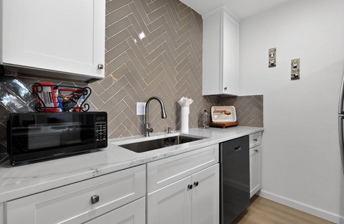 South Main Condo | NEW 3BR Condo Walk to NRG Stadium Gated + Parking!