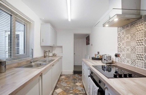 Darlington House | New! 3BR in Haughton Road