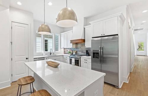 Lafayette House | New 3BR - King Bed - Garage - Near Hospital