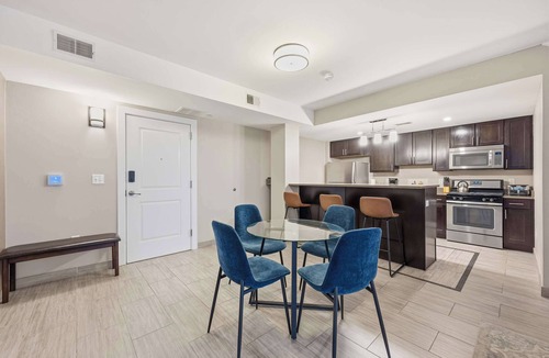 Capitol City Apartment | New 3BR Stylish Downtown Suite