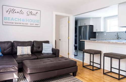 Fifth Ward Apartment | NEW 3BR unit off Thames St with Parking