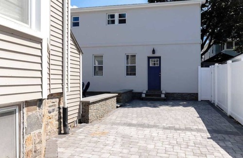 Fifth Ward Apartment | NEW 3BR unit off Thames St with Parking