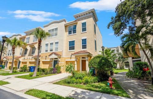 Sun Bay South Apartment | New 3BR w King Beds, Pool, Modern Elegance