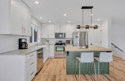 Heber House | NEW! 4 B/3b- Sleeps 10! Family & Pet Friendly! Rustic Chic Stays