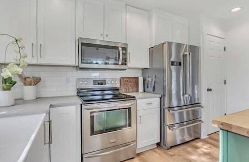 Heber House | NEW! 4 B/3b- Sleeps 10! Family & Pet Friendly! Rustic Chic Stays