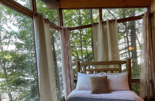 Windermere Cottage | **NEW** 4 Bed 1 Bath - Lake Front Cottage in Muskoka