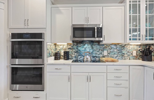 Palmetto Dunes House | New 4 bedroom Luxury Beach Home Minutes from Beaches, Pool, Spa, Golf Cart Bikes