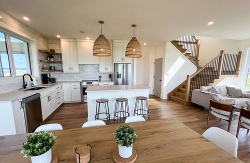 Sea View House | NEW 4 Bedroom, Oceanview, Sunroom, Close to beaches