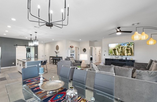 Goodyear House | New 4 BR Brand new Heated Pool & Spa plus 2nd therapeutic Spa! & Putting Green!