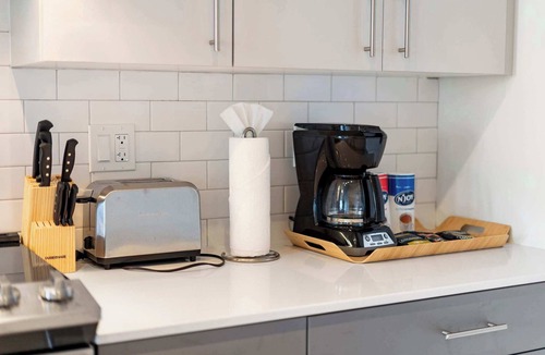 River North Hotel | New 4 King Bed/Family Ready Apartment