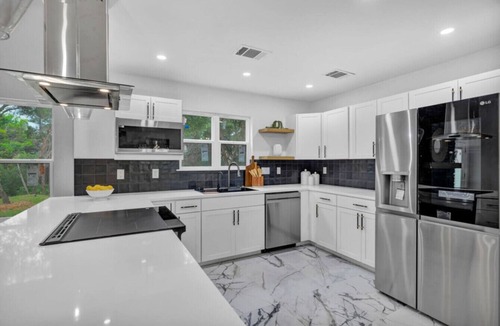 Northwest Balcones House | New 4BD/3BA Retreat I Deer View I Greenbelt I Patio I Greenbelt