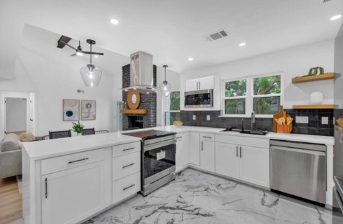 Northwest Balcones House | New 4BD/3BA Retreat I Deer View I Greenbelt I Patio I Greenbelt
