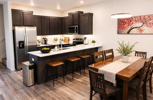 Fayetteville House | New 4BR/4.5BA Luxury Home Ensuite Baths EV Charger Near U of A