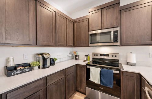 Fayetteville House | New 4BR/4.5BA Luxury Home Ensuite Baths EV Charger Near U of A