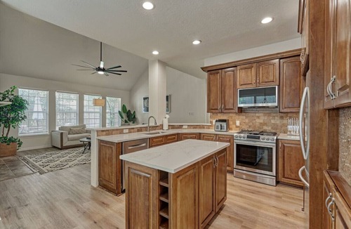 Alden Bridge House | New! 4BR/Easy Access to all Woodlands amenities