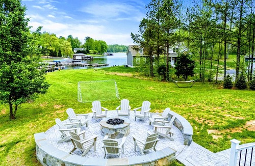 Mineral House | NEW 4BR Lakefront Lake Anna, Fire Pit, Pool, Beach
